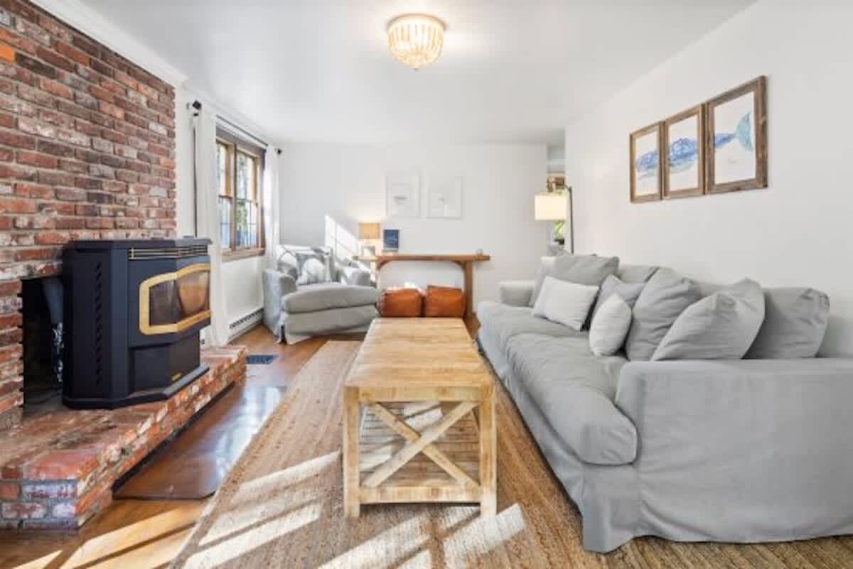 Dog friendly 4 bedroom walking distance to Duck pond Wellfleet s best kept secret 3