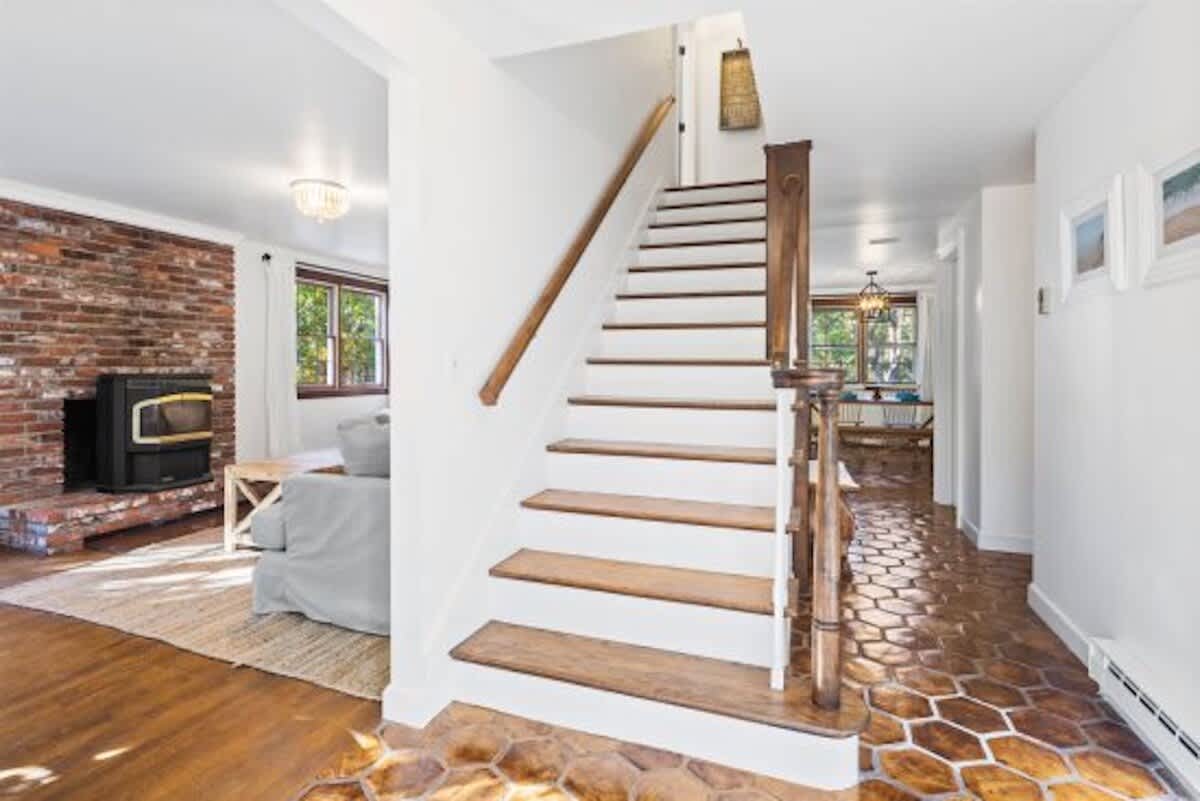 Dog friendly 4 bedroom walking distance to Duck pond Wellfleet s best kept secret 5