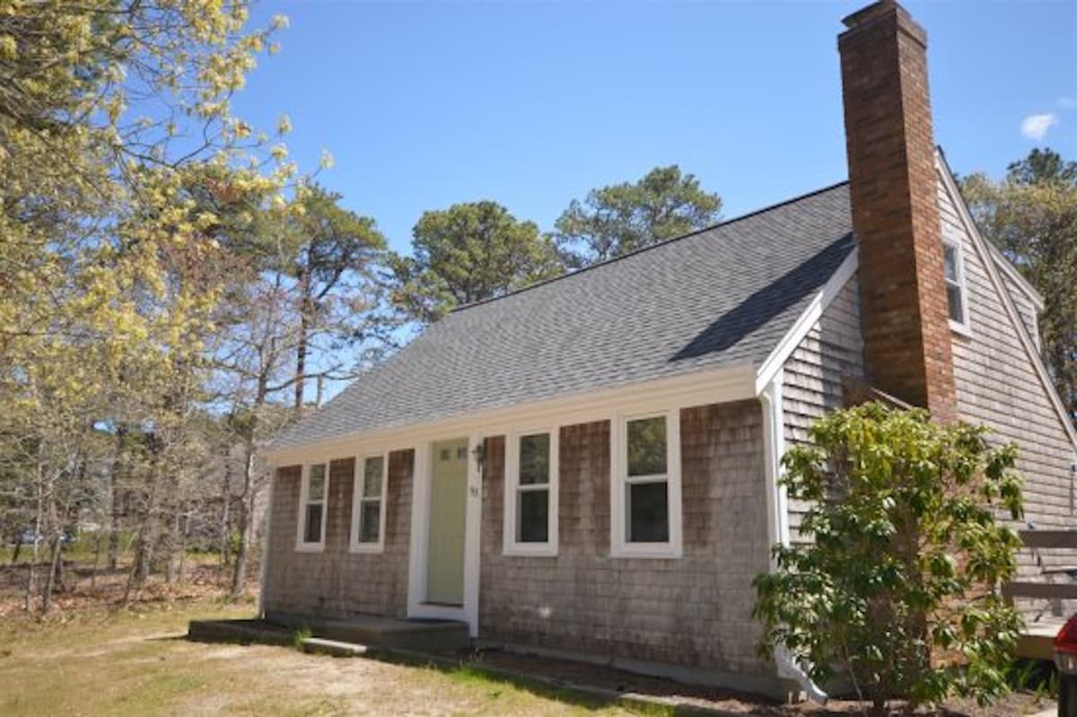 Renovated Cape close to National Seashore Nauset Light and Coast Guard Beach