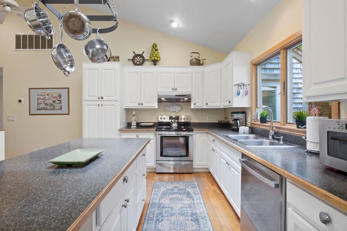 Private Expansive Air Conditioned Home in Eastham Minutes to First Encounter Beach 5