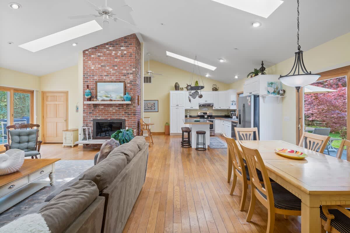 Private Expansive Air Conditioned Home in Eastham Minutes to First Encounter Beach