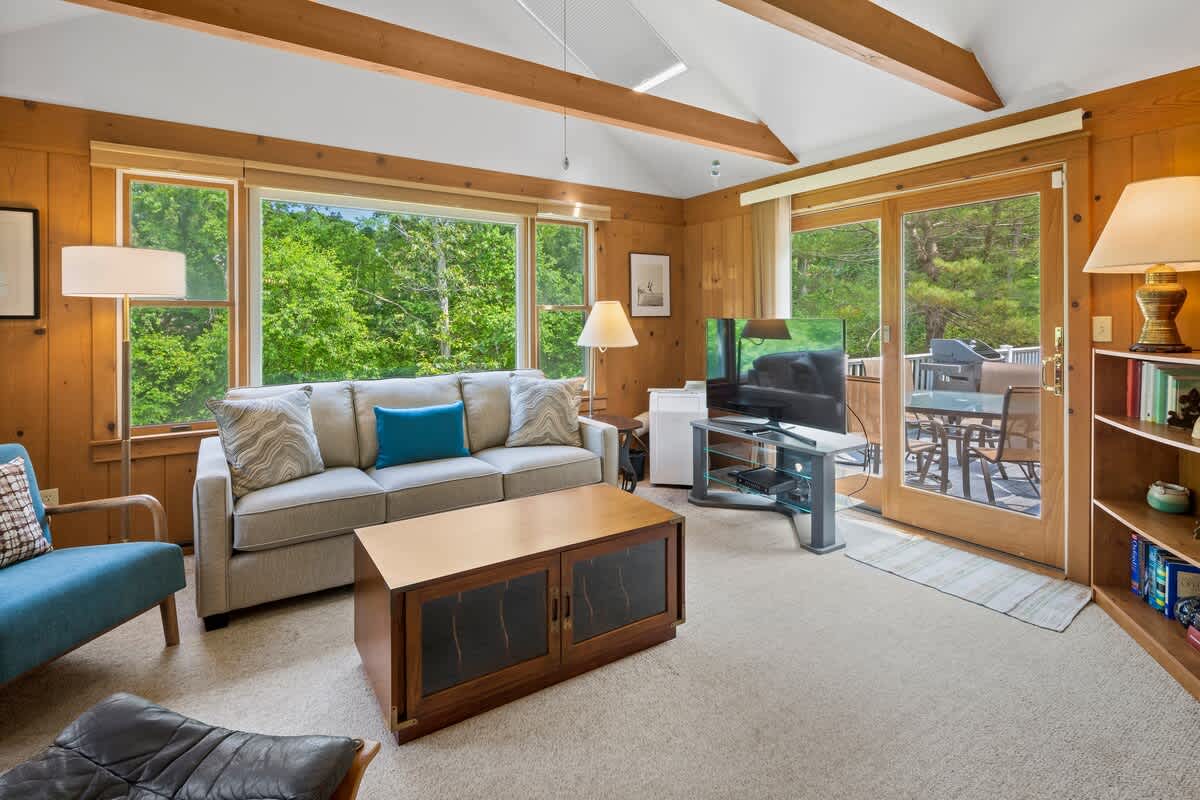 Classic Home Located A Five Minute Drive From Sesuit Harbor 5