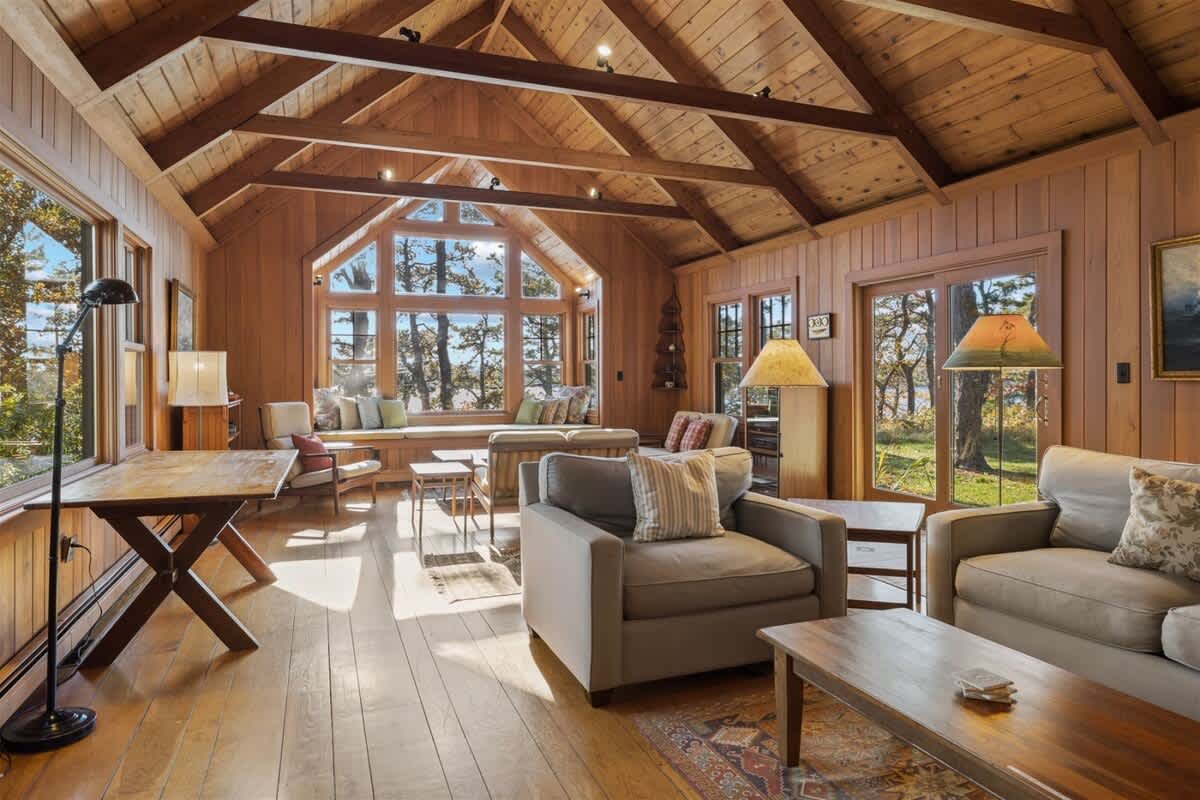 Sweeping Water Views Deeded Beach Access Pet Friendly and AC 9