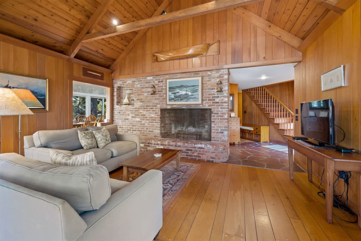 Sweeping Water Views Deeded Beach Access Pet Friendly and AC 6