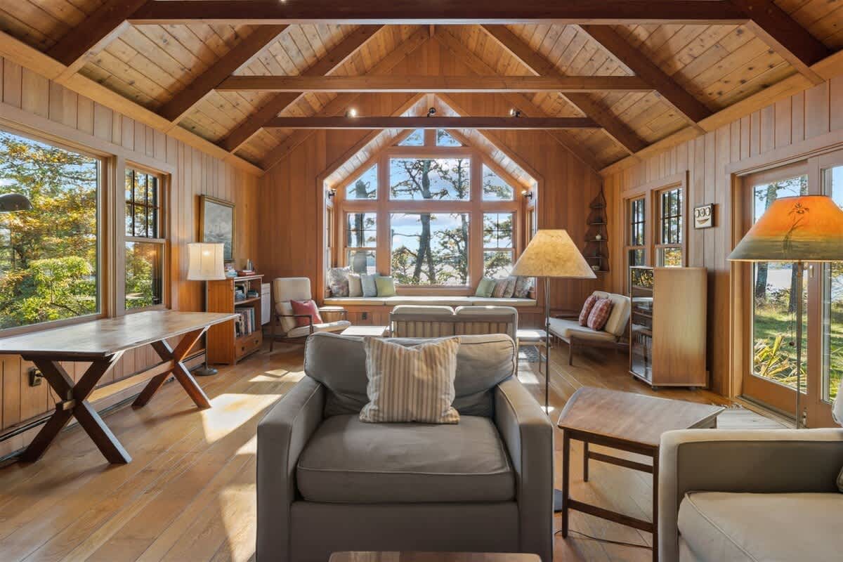 Sweeping Water Views Deeded Beach Access Pet Friendly and AC