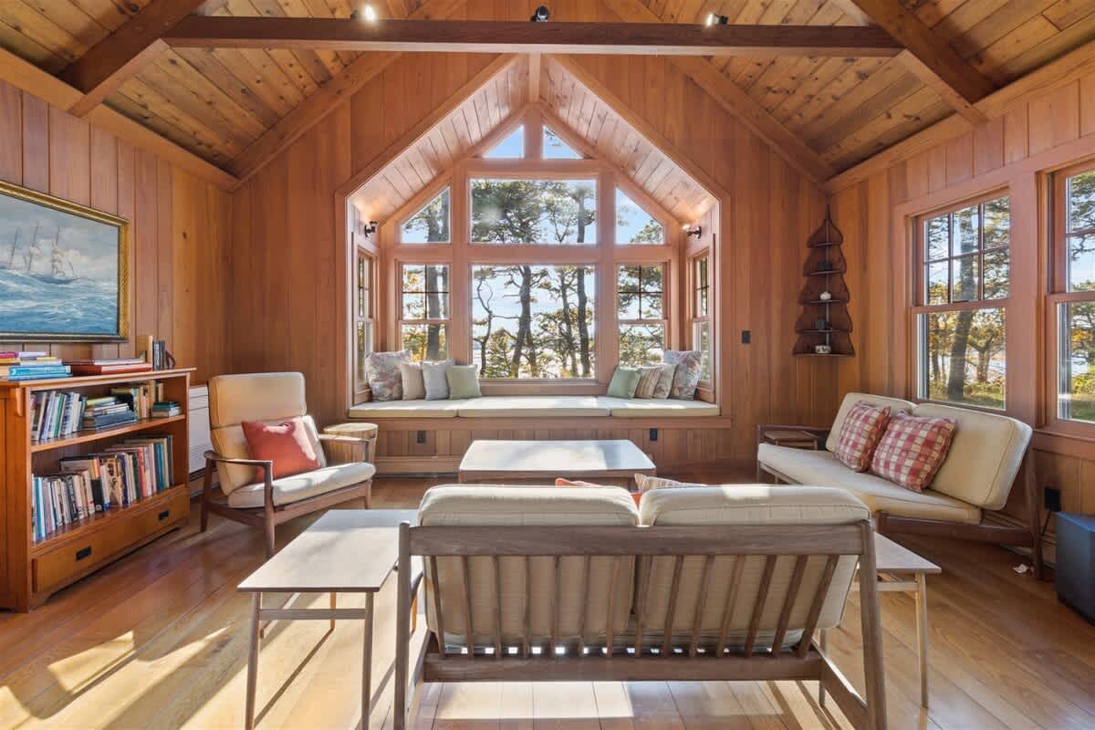 Sweeping Water Views Deeded Beach Access Pet Friendly and AC 8