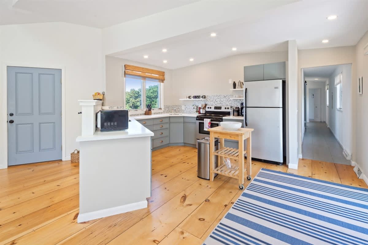 Beautiful Home a Short Walk to Private Bayside Beach in North Truro 7