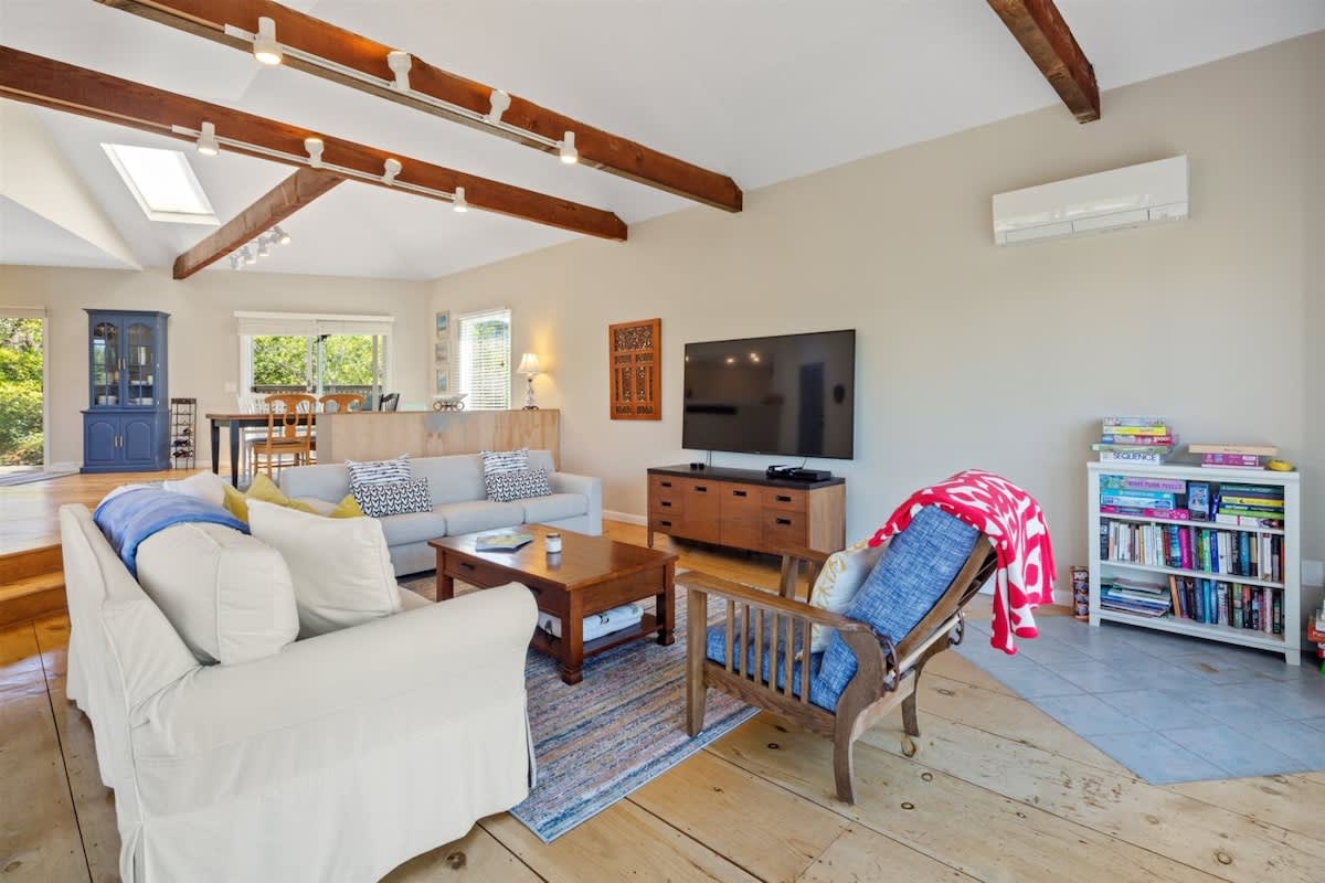 Beautiful Home a Short Walk to Private Bayside Beach in North Truro 3