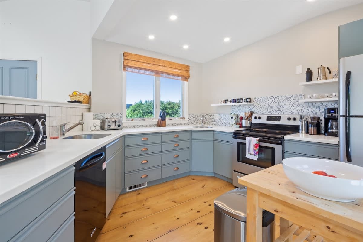 Beautiful Home a Short Walk to Private Bayside Beach in North Truro 8