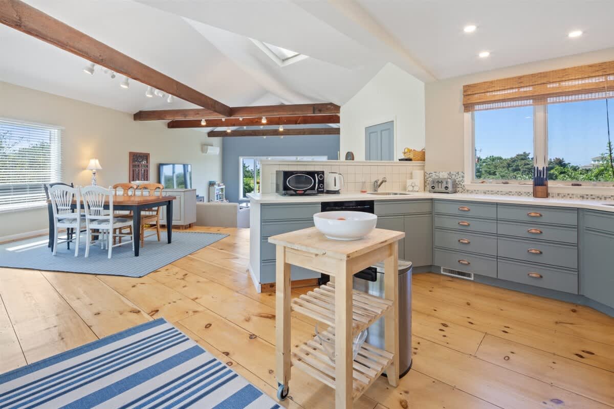 Beautiful Home a Short Walk to Private Bayside Beach in North Truro 9