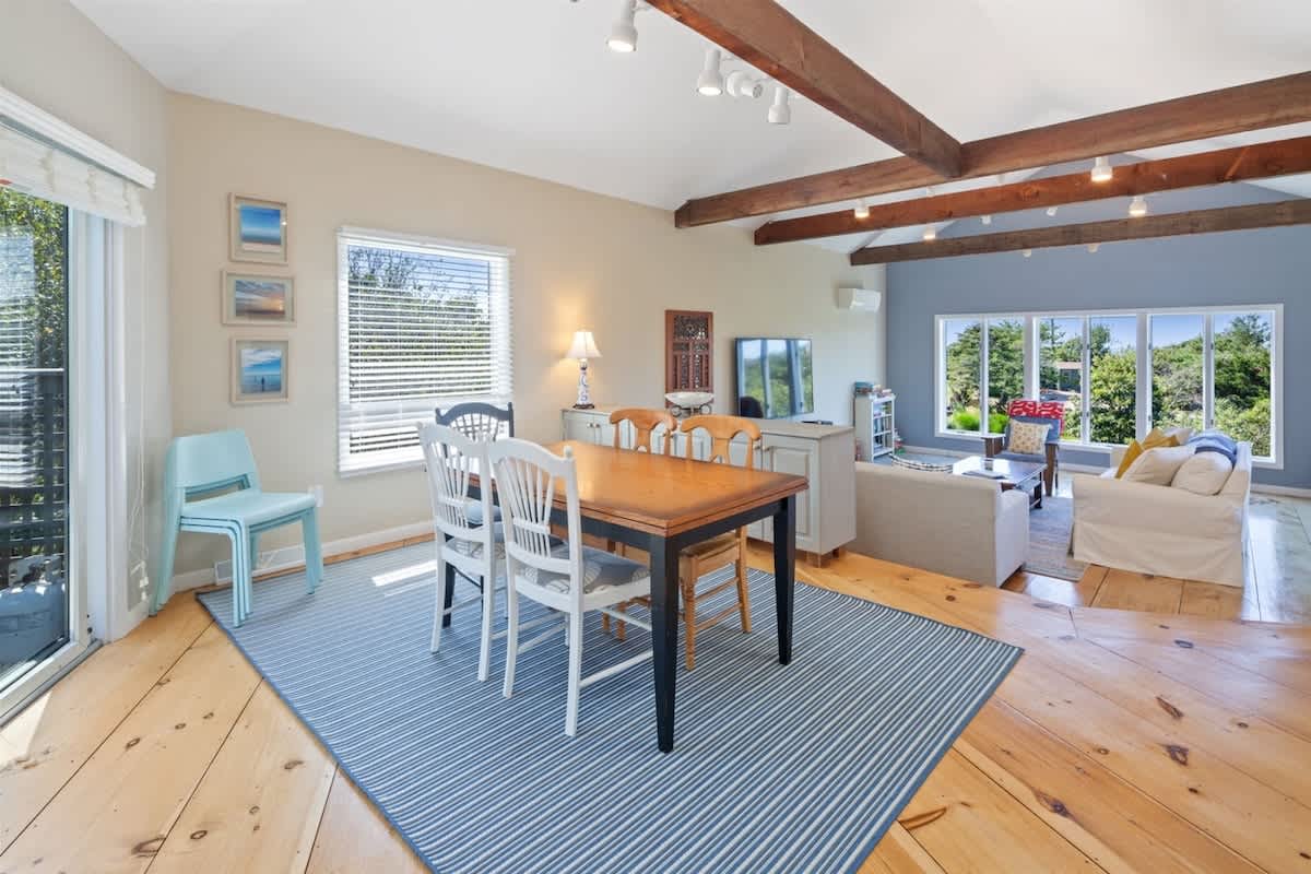 Beautiful Home a Short Walk to Private Bayside Beach in North Truro 6