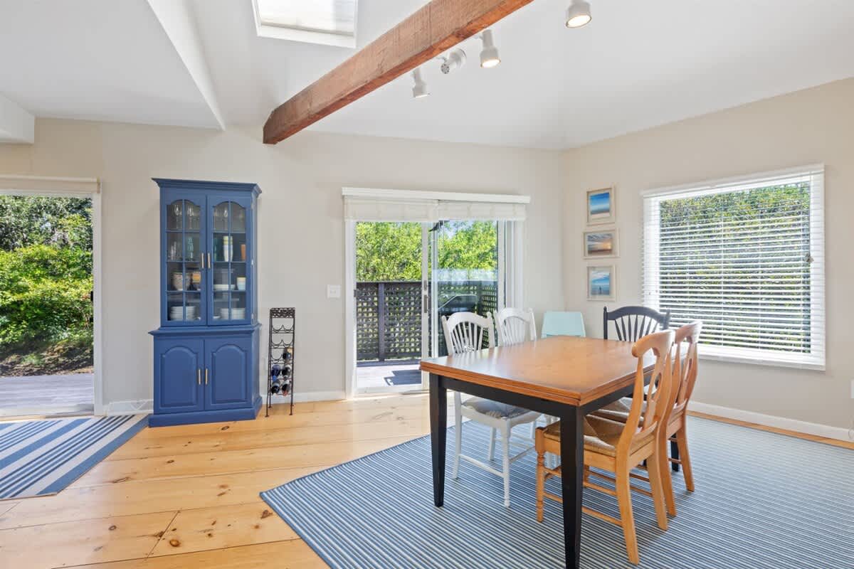 Beautiful Home a Short Walk to Private Bayside Beach in North Truro 5