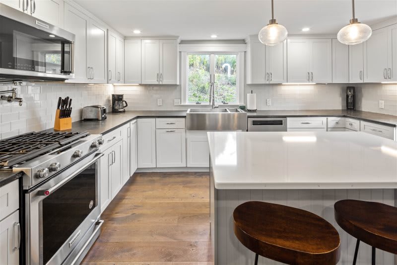 Fully Renovated Chatham 3 Bedroom with Water Views