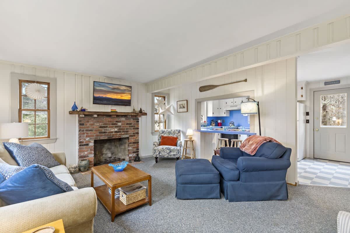 Charming 4 Bedroom Home in Eastham Five Minutes from Nauset Light Beach 2