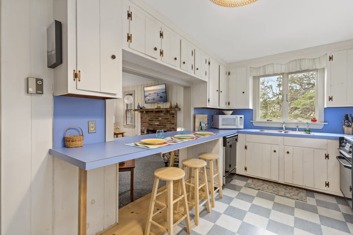 Charming 4 Bedroom Home in Eastham Five Minutes from Nauset Light Beach 6