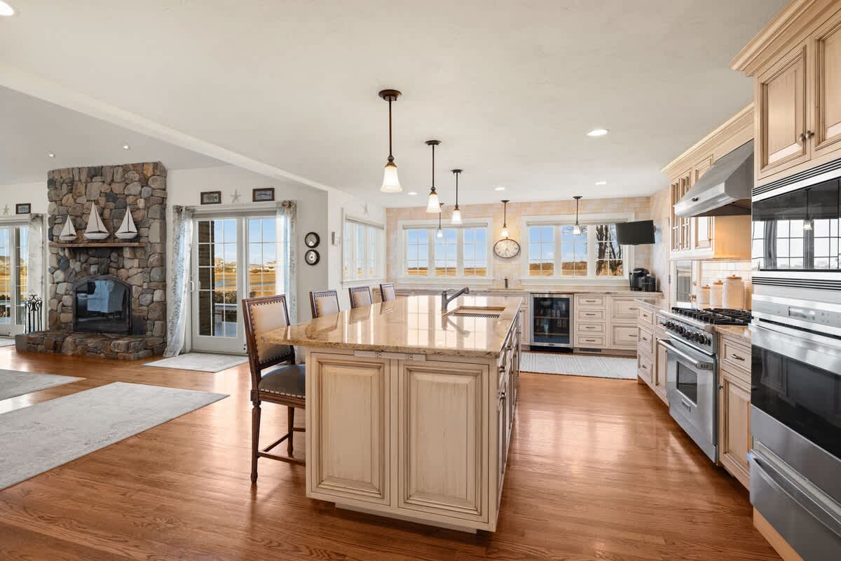 Stunning 5 Bedroom Estate in Sandwich with Panoramic Water Views 6