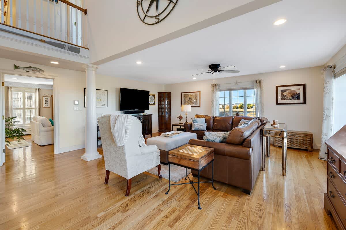 Stunning 5 Bedroom Estate in Sandwich with Panoramic Water Views 5