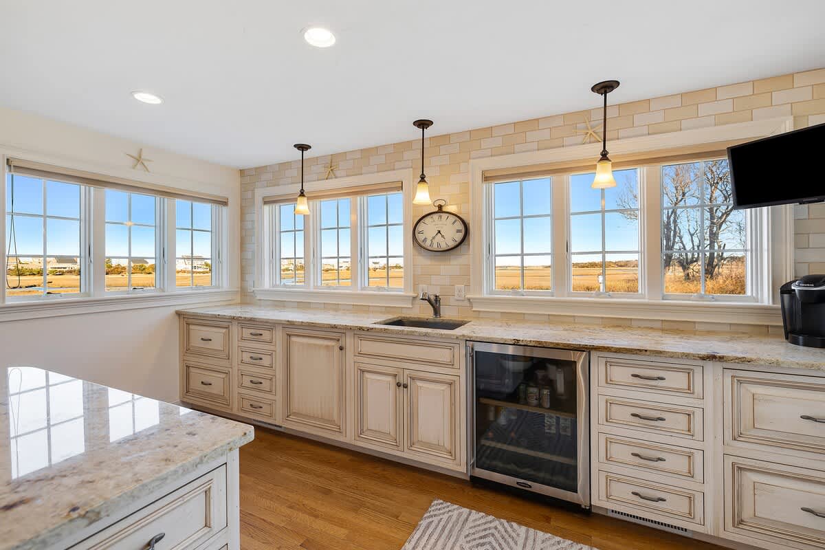 Stunning 5 Bedroom Estate in Sandwich with Panoramic Water Views 8