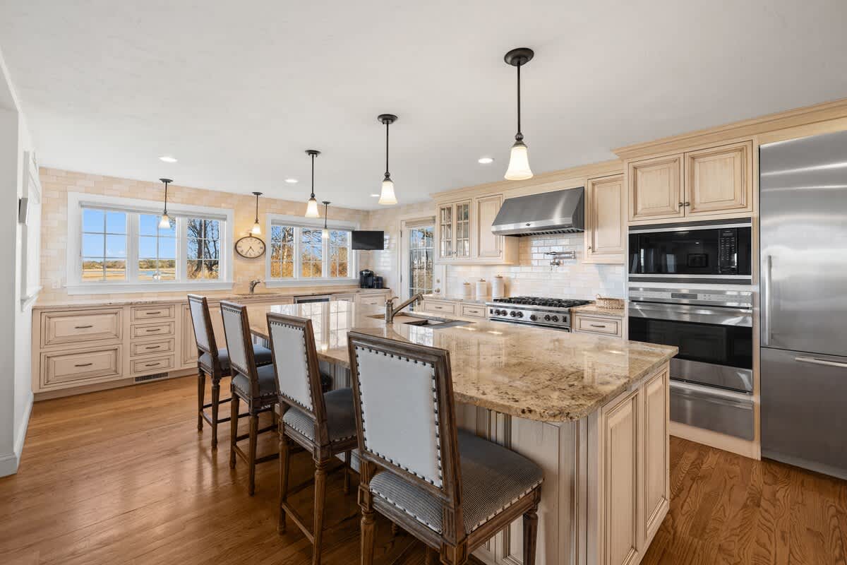 Stunning 5 Bedroom Estate in Sandwich with Panoramic Water Views 7