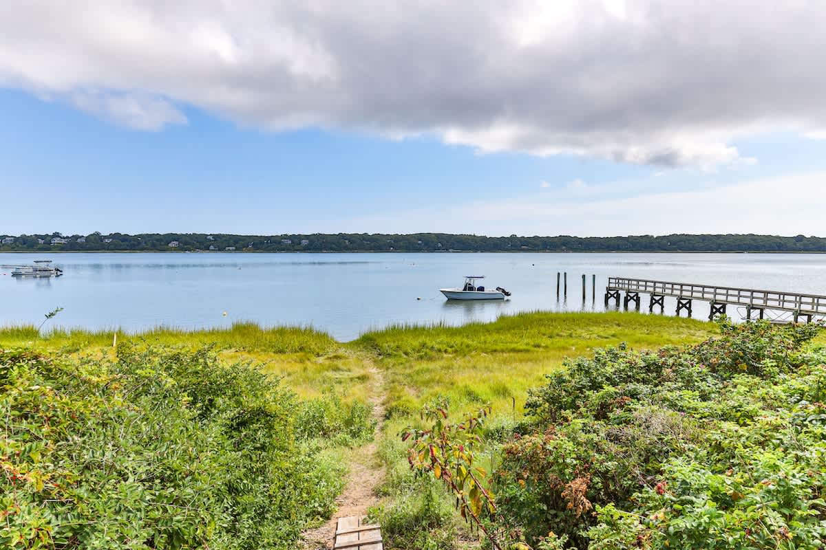 Breathtaking Waterfront Home 5