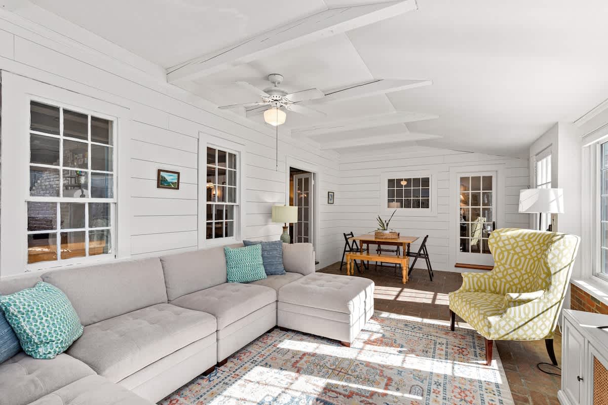 Charming Estate with Main House Guest Cottage 7