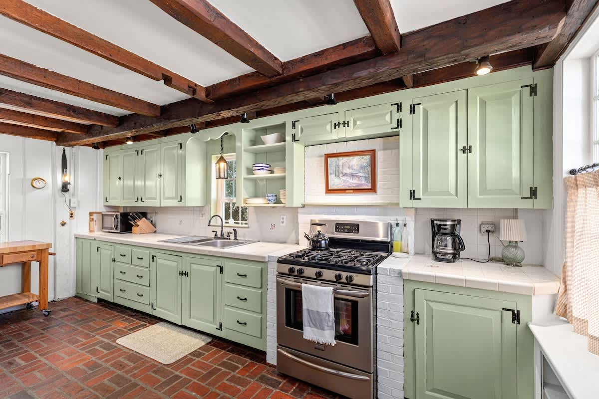 Charming Estate with Main House Guest Cottage 2