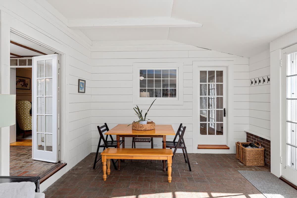 Charming Estate with Main House Guest Cottage 8