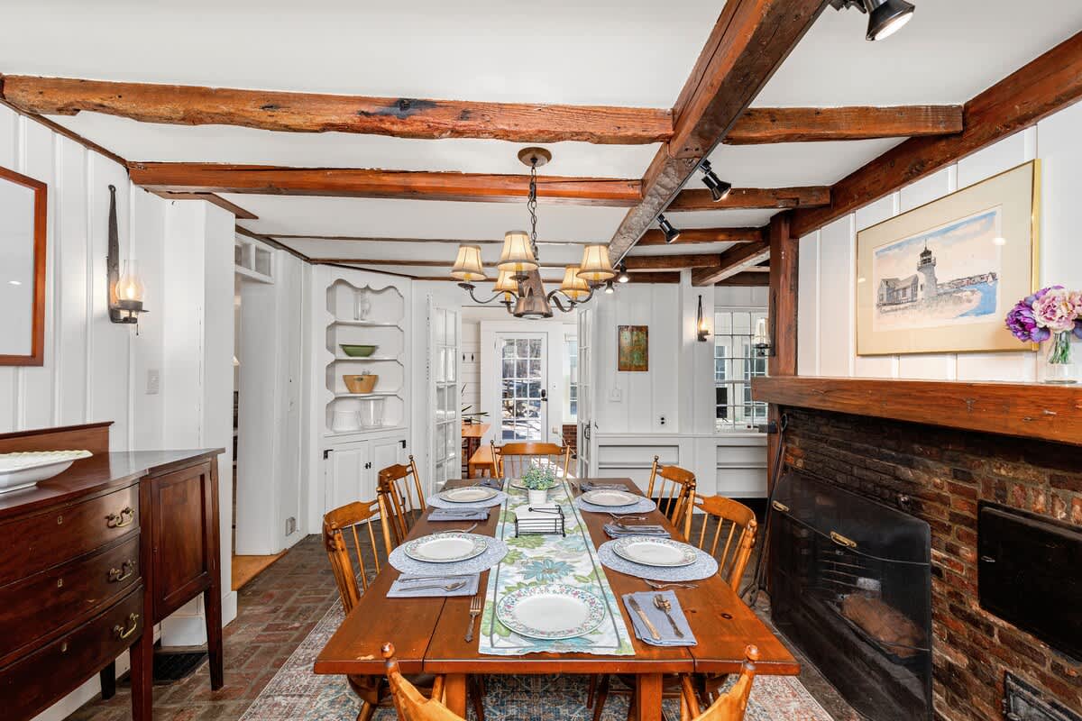 Charming Estate with Main House Guest Cottage 4