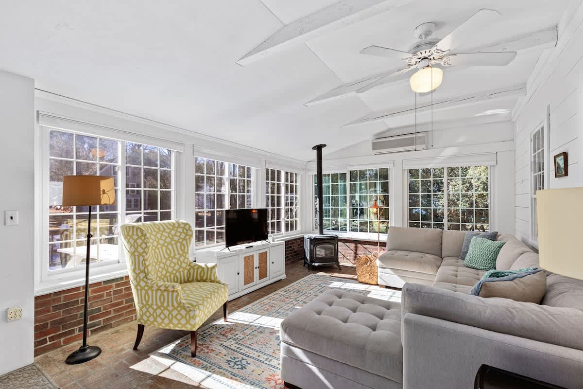 Charming Estate with Main House Guest Cottage 6