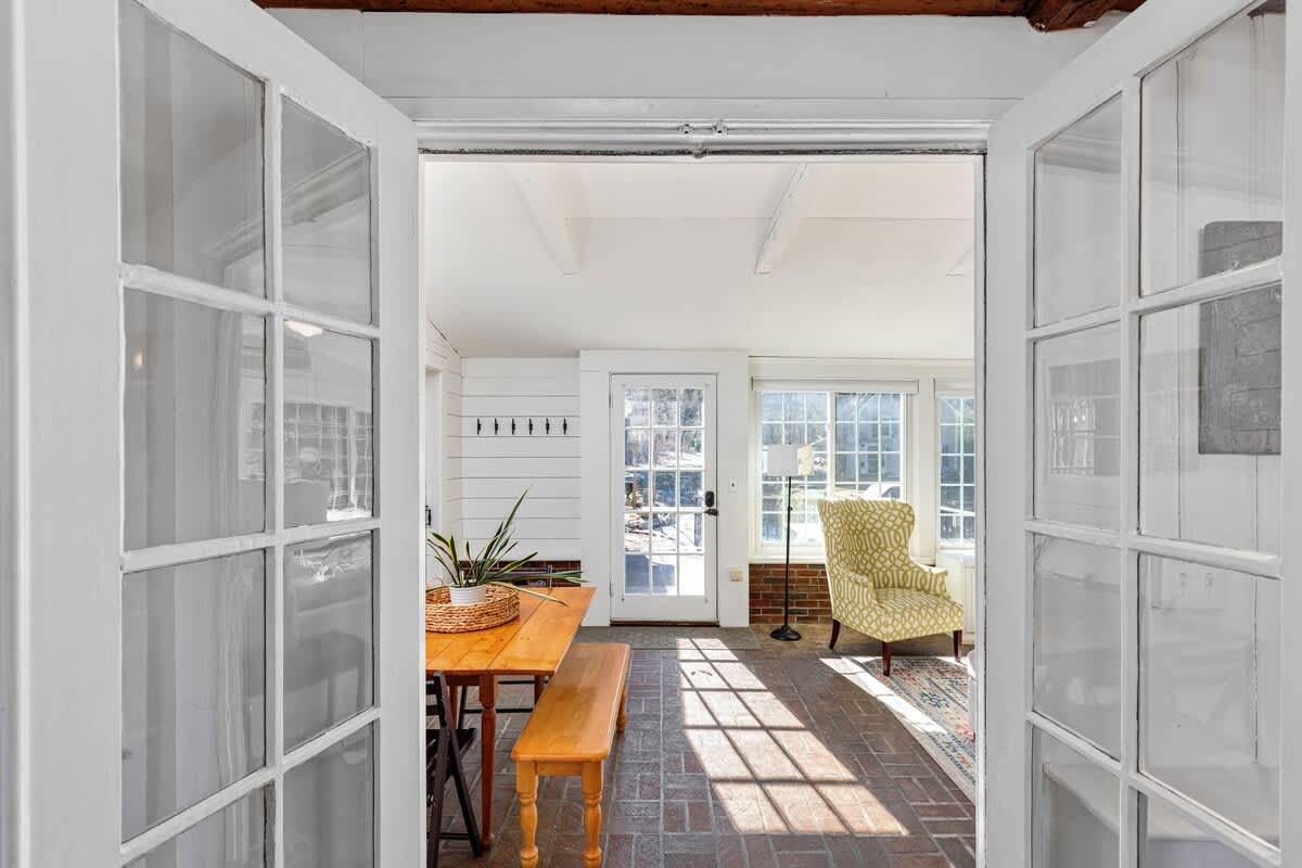 Charming Estate with Main House Guest Cottage 5