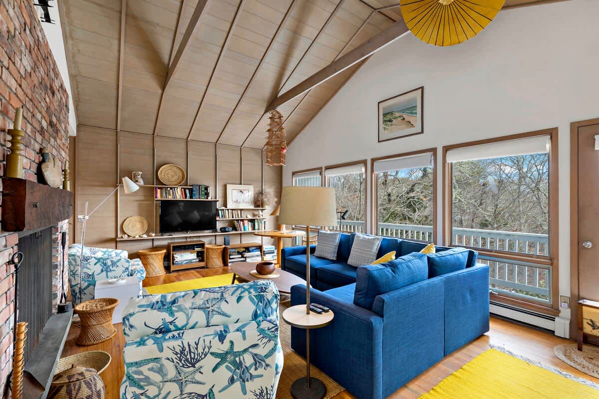 Lots of books and games, as well as a smart TV for your entertainment needs