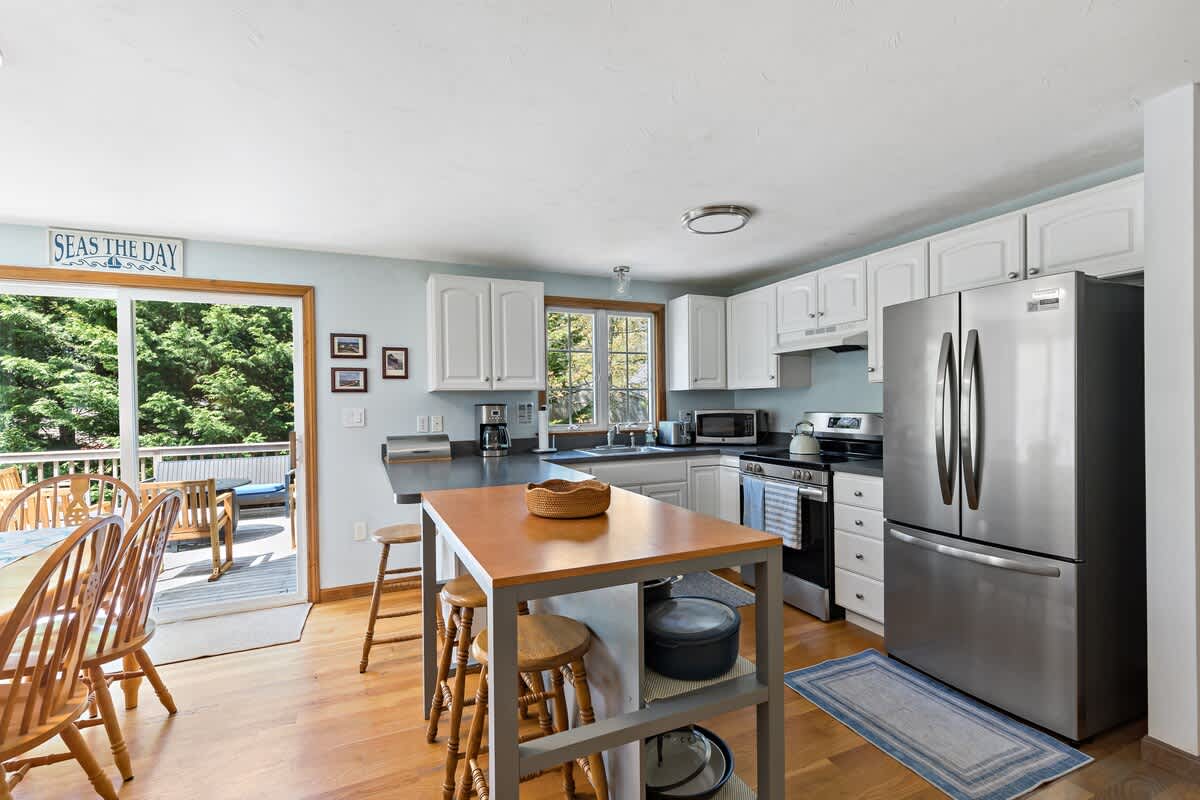 Walk to Seymour Pond beach 8