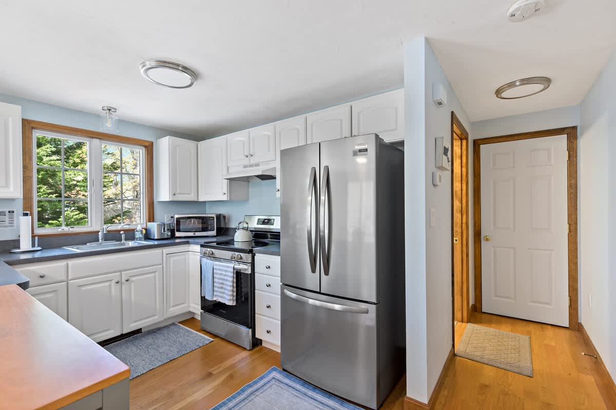 Walk to Seymour Pond beach 9