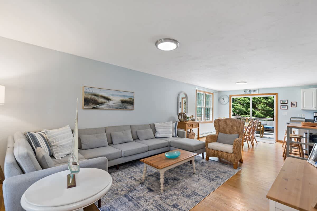 Walk to Seymour Pond beach 4