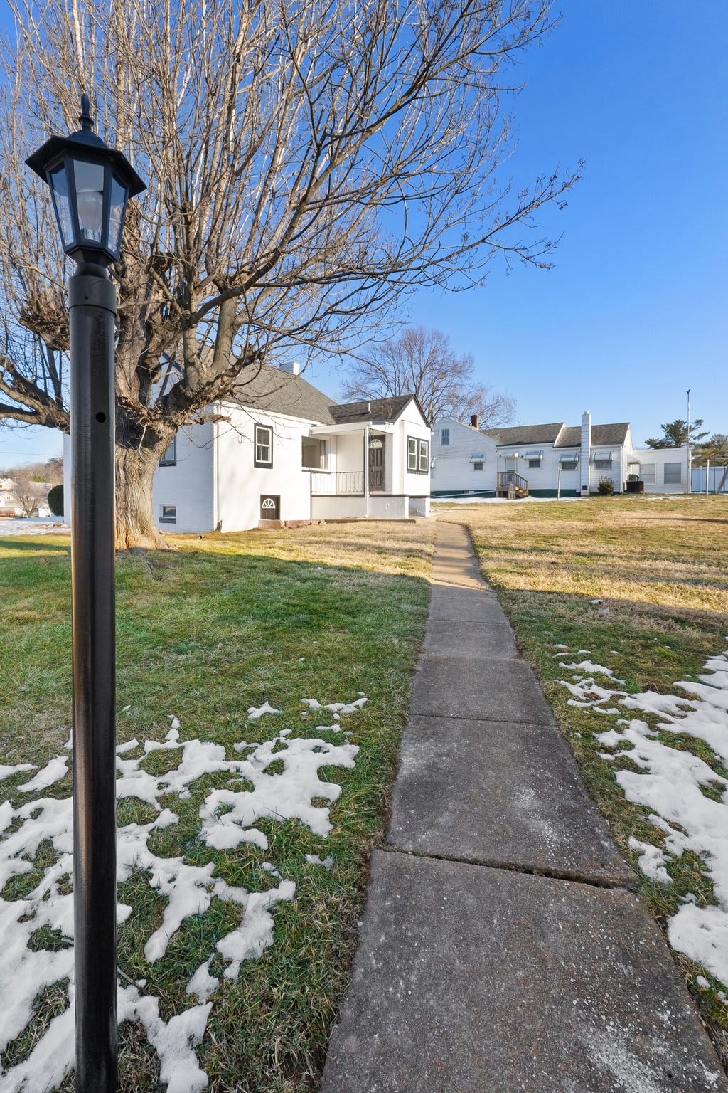 Speedway 4BR • Walk to Town • Pet Friendly