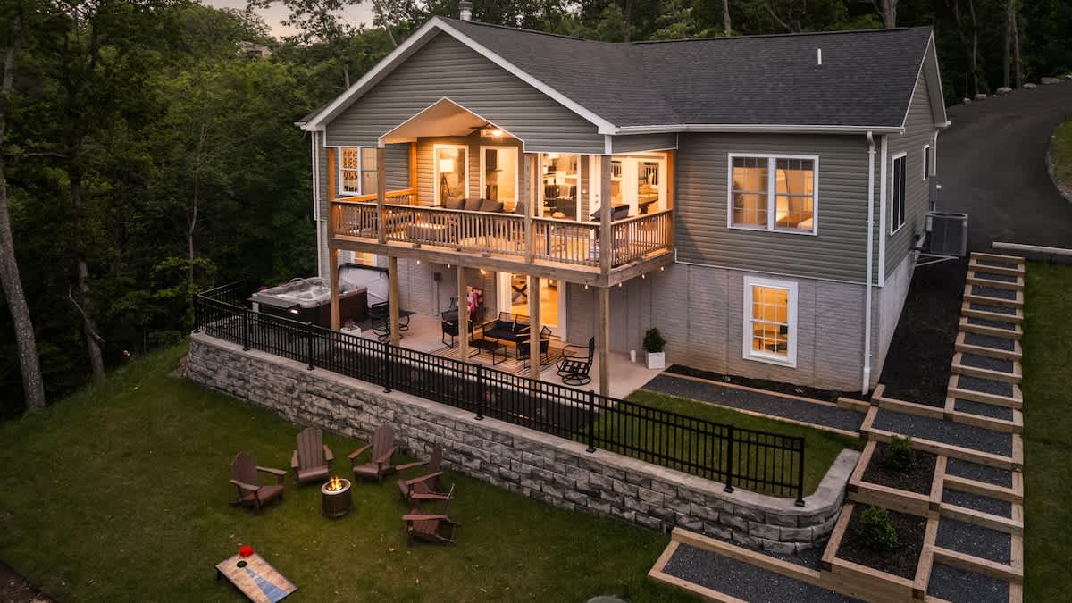 Apple Mountain House • Hot Tub • Game Room