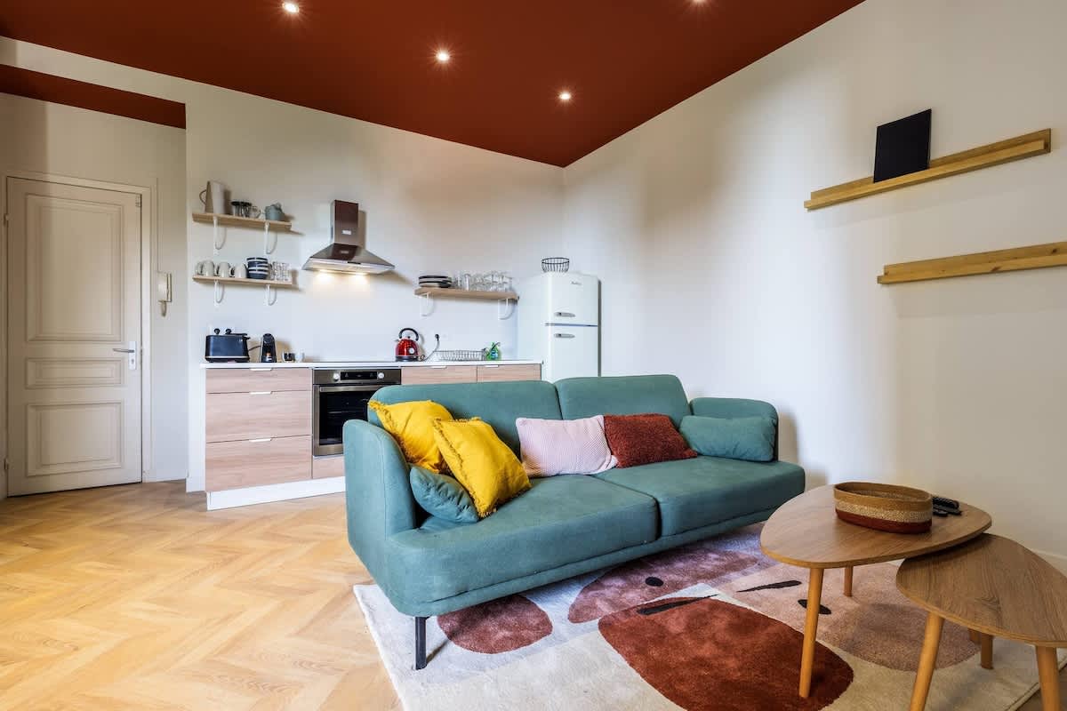 Charming 3-room apartment with sea view