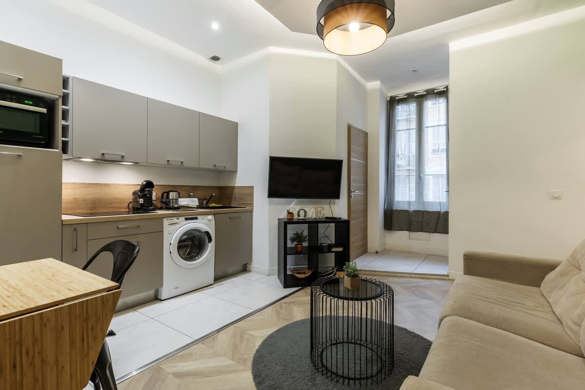Beautiful 2-room apartment at the port of Nice