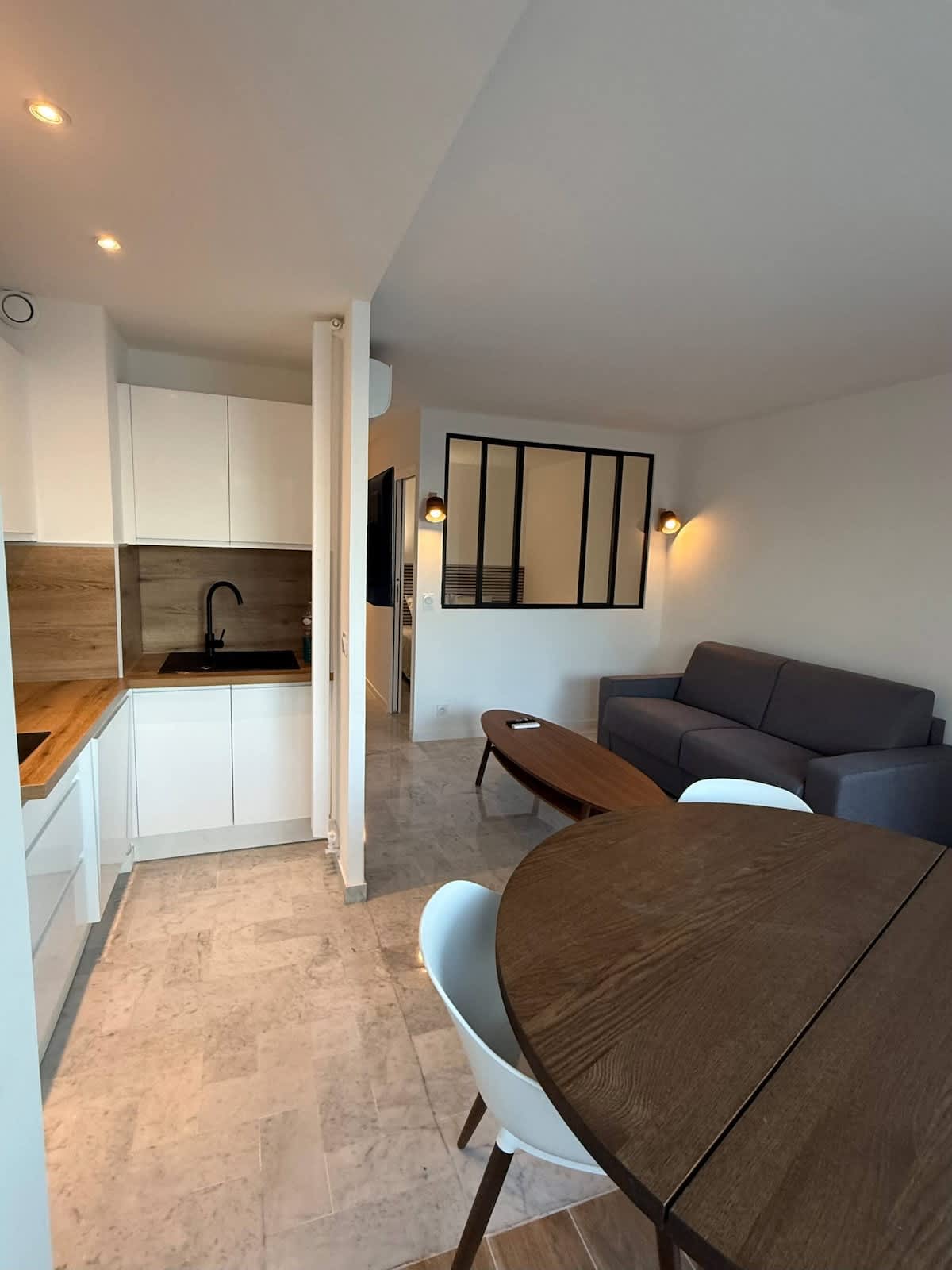 Bel appartement rénové en front de mer + parking