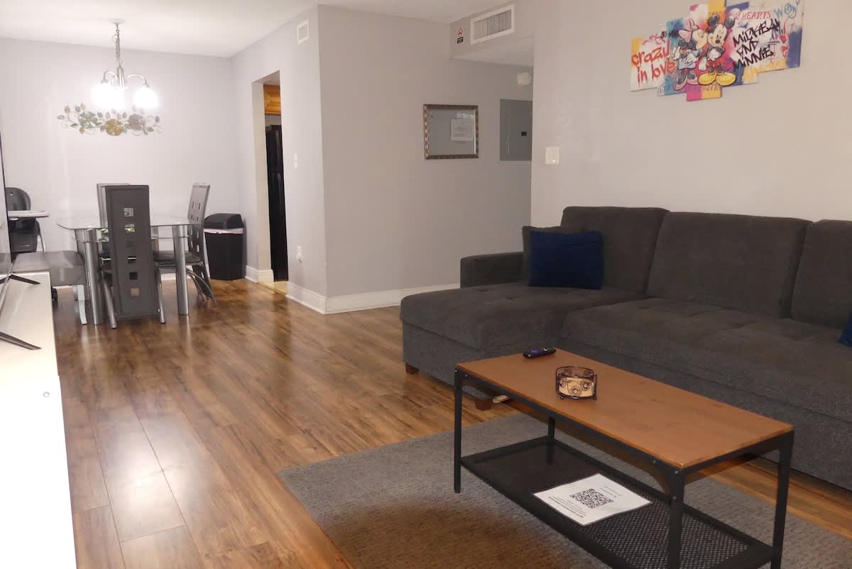 Centrally located cozy 2BR near attractions