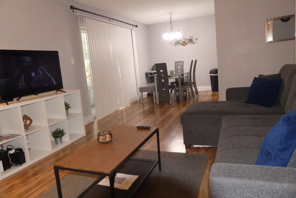 Centrally located cozy 2BR near attractions