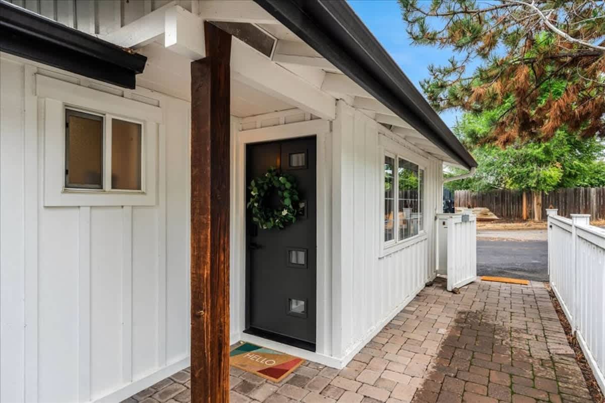 Front door w/ keypad entry