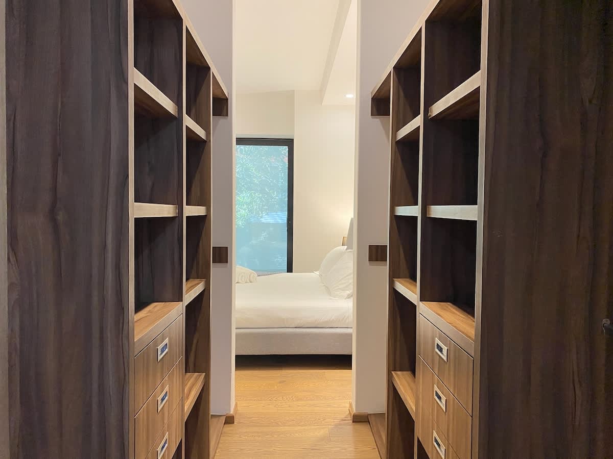 1st bedroom's closet