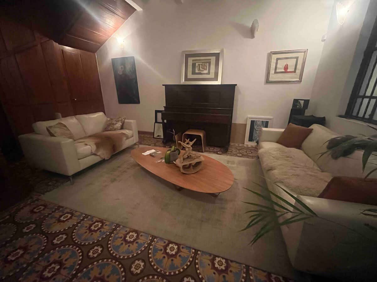 Sala de estar con piano 