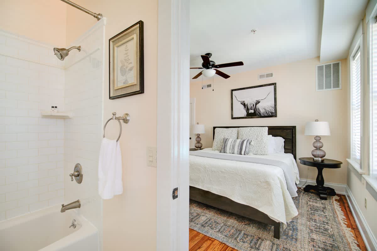 Old Met #202 - vacation rental in Charlottesville — photo 14 of 16