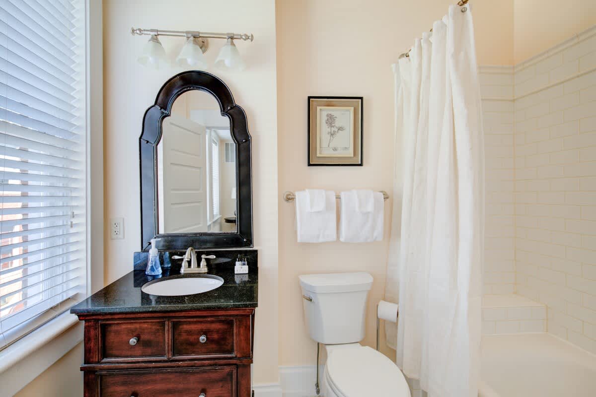 Old Met #202 - vacation rental in Charlottesville — photo 13 of 16