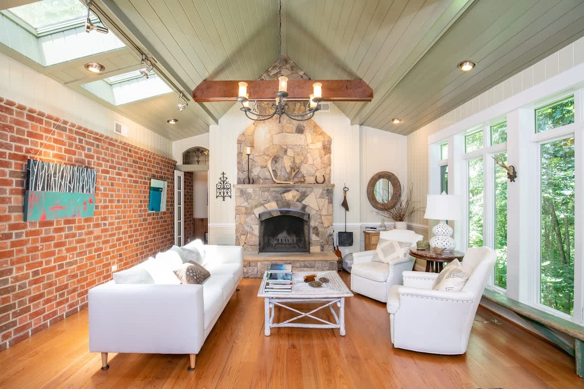 Cabell Cottage - vacation rental in Charlottesville — photo 1 of 32