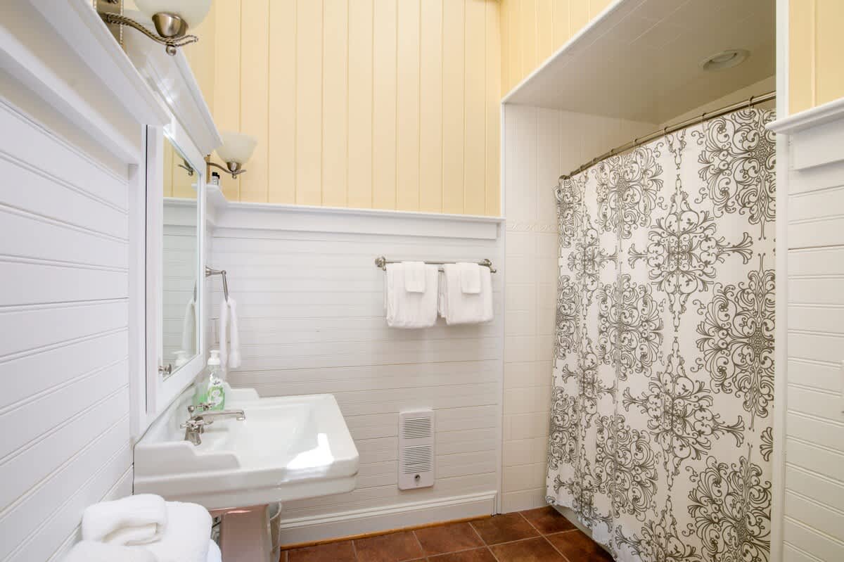 Cabell Cottage - vacation rental in Charlottesville — photo 22 of 32