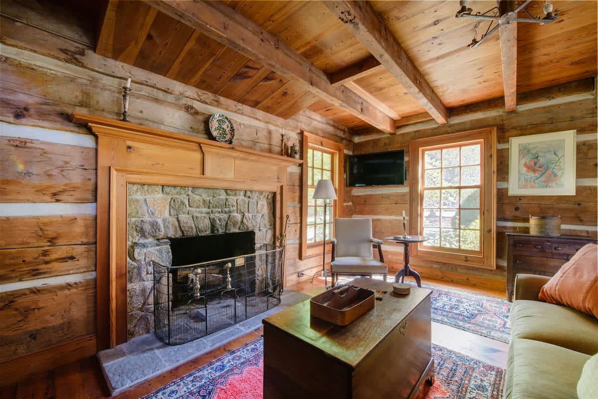 Two Stone Row: Tim`s Cabin - vacation rental in Charlottesville — photo 2 of 35