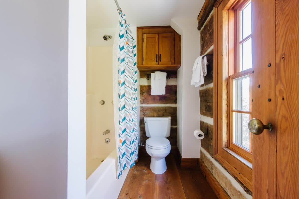 Two Stone Row: Tim`s Cabin - vacation rental in Charlottesville — photo 14 of 35